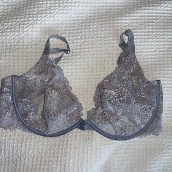 Victorias Secret Very Sexy Unlined Embroidered Demi Bra - Picture 2 of 4